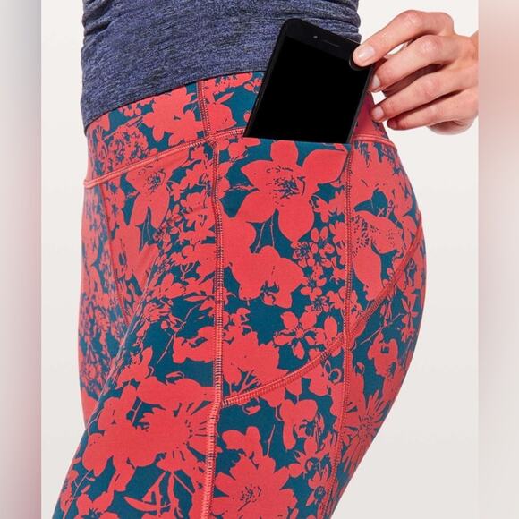 Lululemon Final Lap Crop *23" Size 6 - Picture 4 of 9